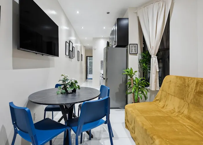 2 Bedroom Home In Manhattan Valley