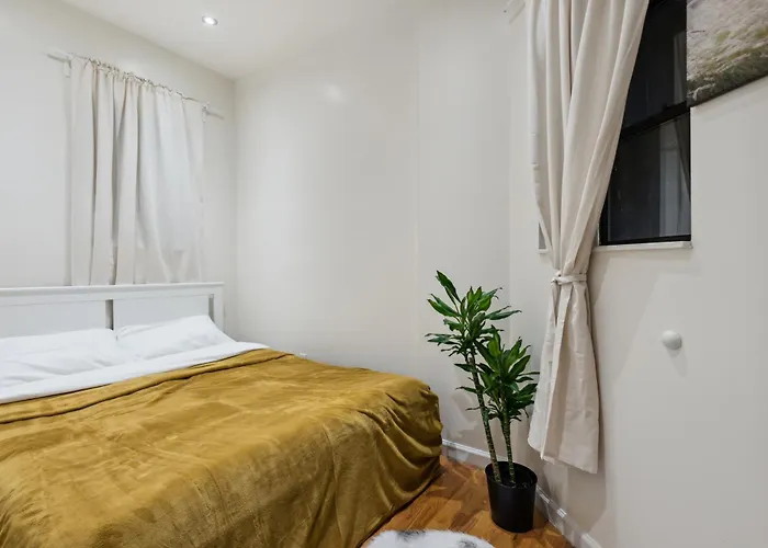 2 Bedroom Home In Manhattan Valley